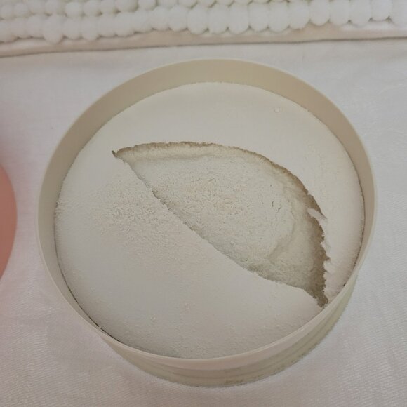 Avon Pearls & Lace Ultra Perfumed Beauty Dust powder vintage round container - Picture 4 of 6